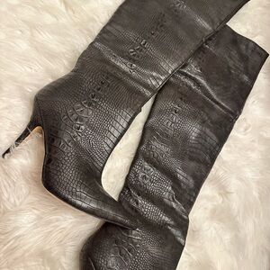 Elegant Black Crocodile-Embossed Women's Boots